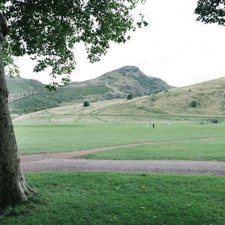 Beautiful City Centre Apartment - Holyrood Park เอดินบะระ ภายนอก รูปภาพ