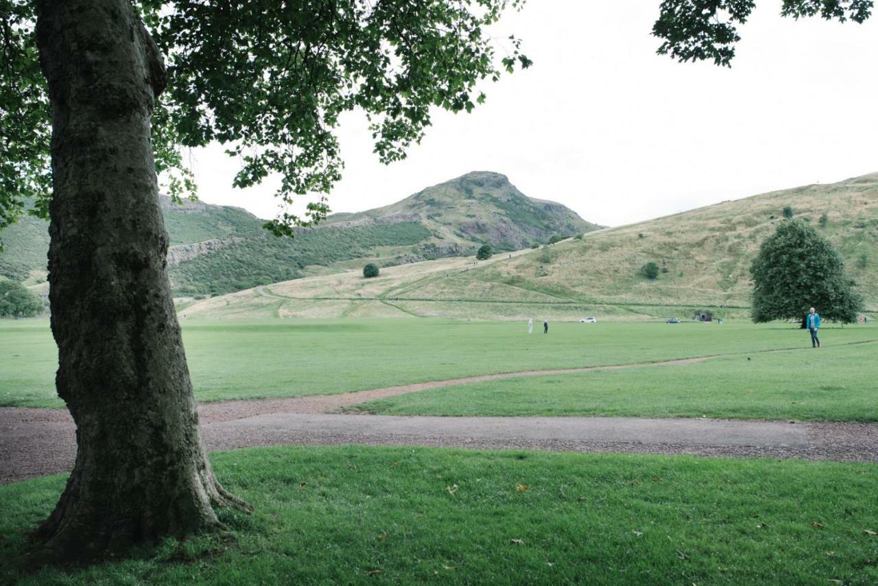Beautiful City Centre Apartment - Holyrood Park เอดินบะระ ภายนอก รูปภาพ